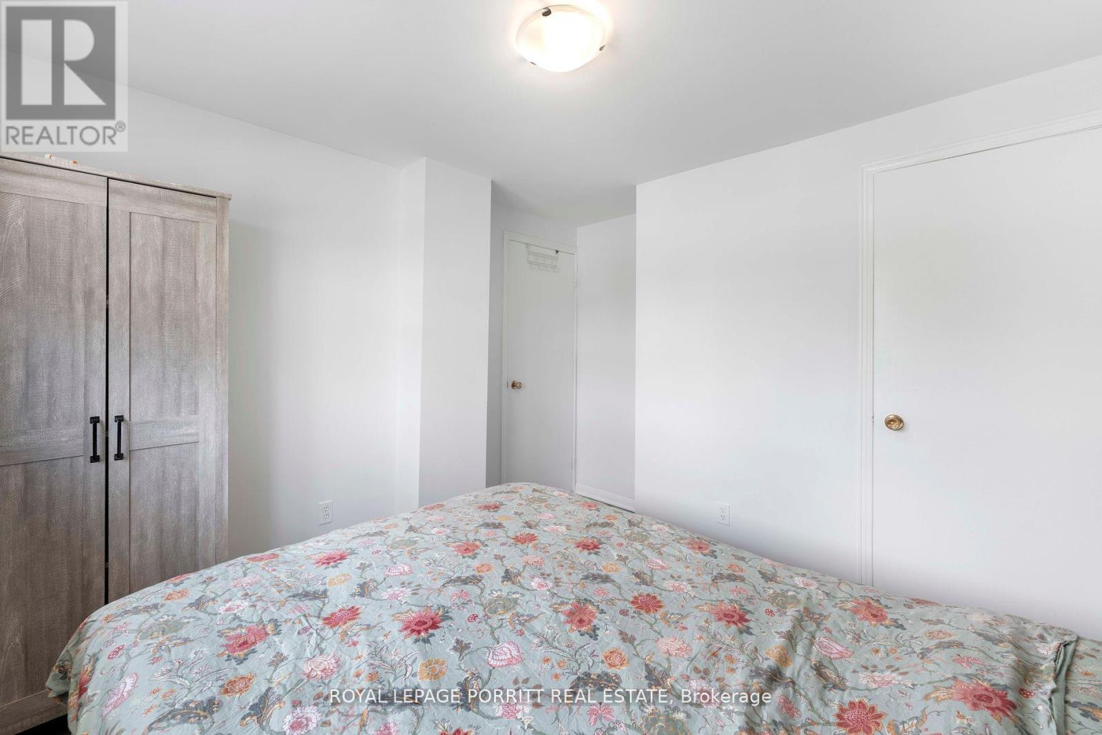 32 Chaucer Crescent, Barrie, Ontario  L4N 4T7 - Photo 11 - S12709526