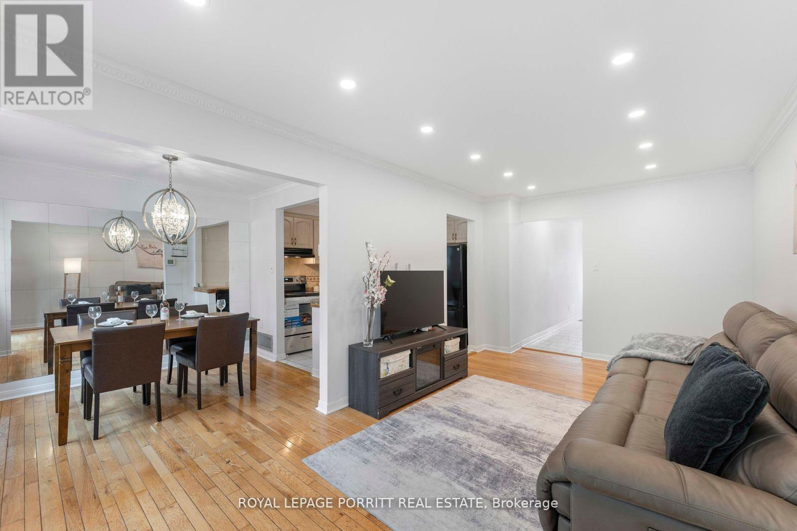 32 Chaucer Crescent, Barrie, Ontario  L4N 4T7 - Photo 7 - S12709526