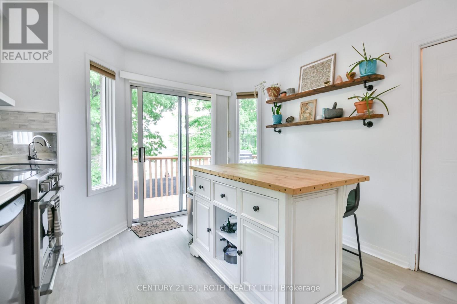 37 Nicholson Drive, Barrie (Ardagh), Ontario  L4N 8L7 - Photo 11 - S12709568