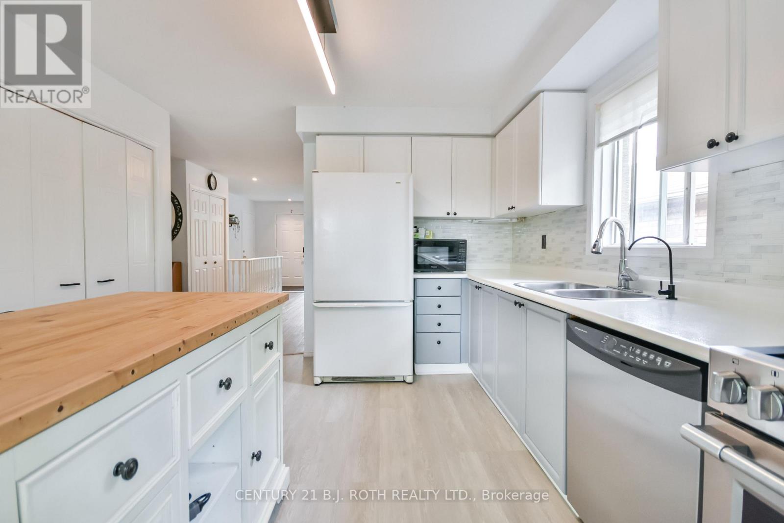 37 Nicholson Drive, Barrie (Ardagh), Ontario  L4N 8L7 - Photo 12 - S12709568