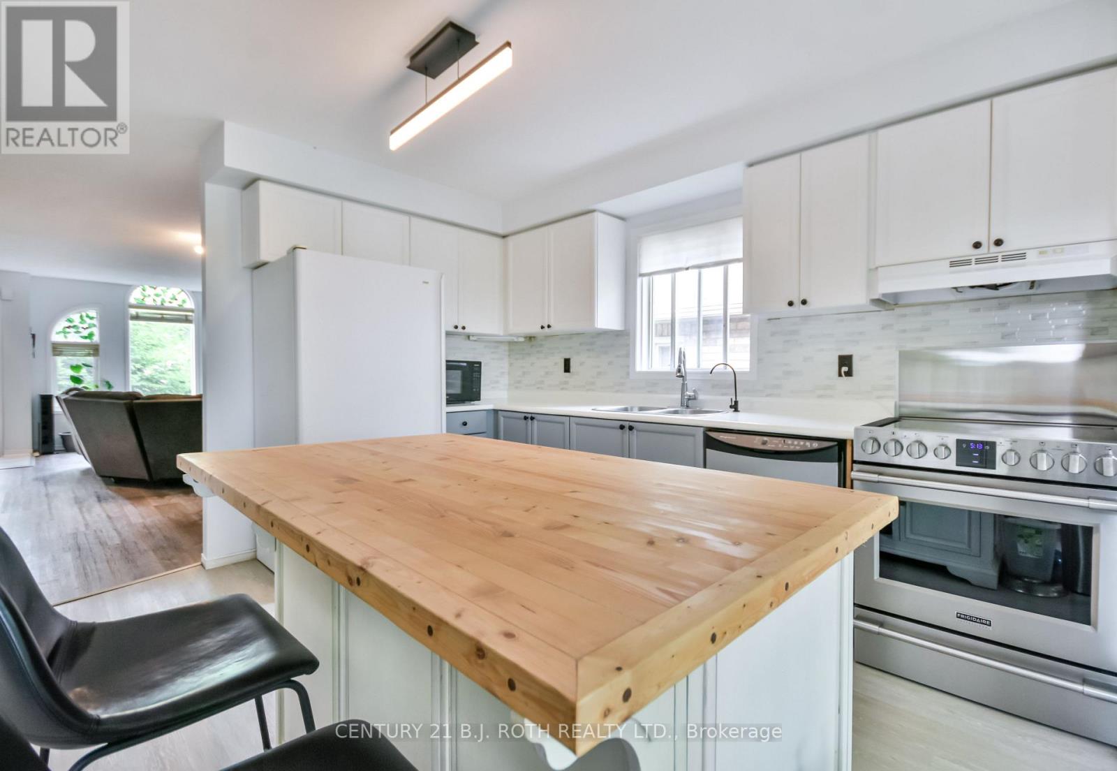 37 Nicholson Drive, Barrie (Ardagh), Ontario  L4N 8L7 - Photo 13 - S12709568