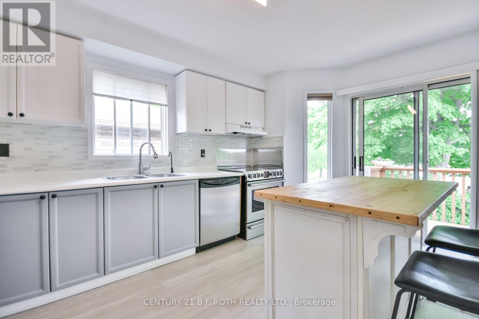 37 Nicholson Drive, Barrie (Ardagh), Ontario  L4N 8L7 - Photo 14 - S12709568