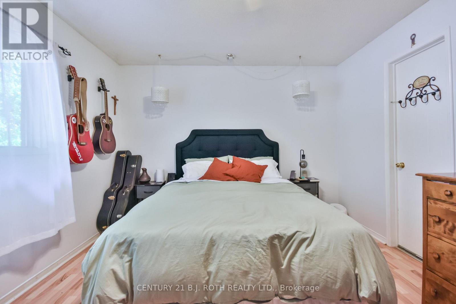 37 Nicholson Drive, Barrie (Ardagh), Ontario  L4N 8L7 - Photo 15 - S12709568