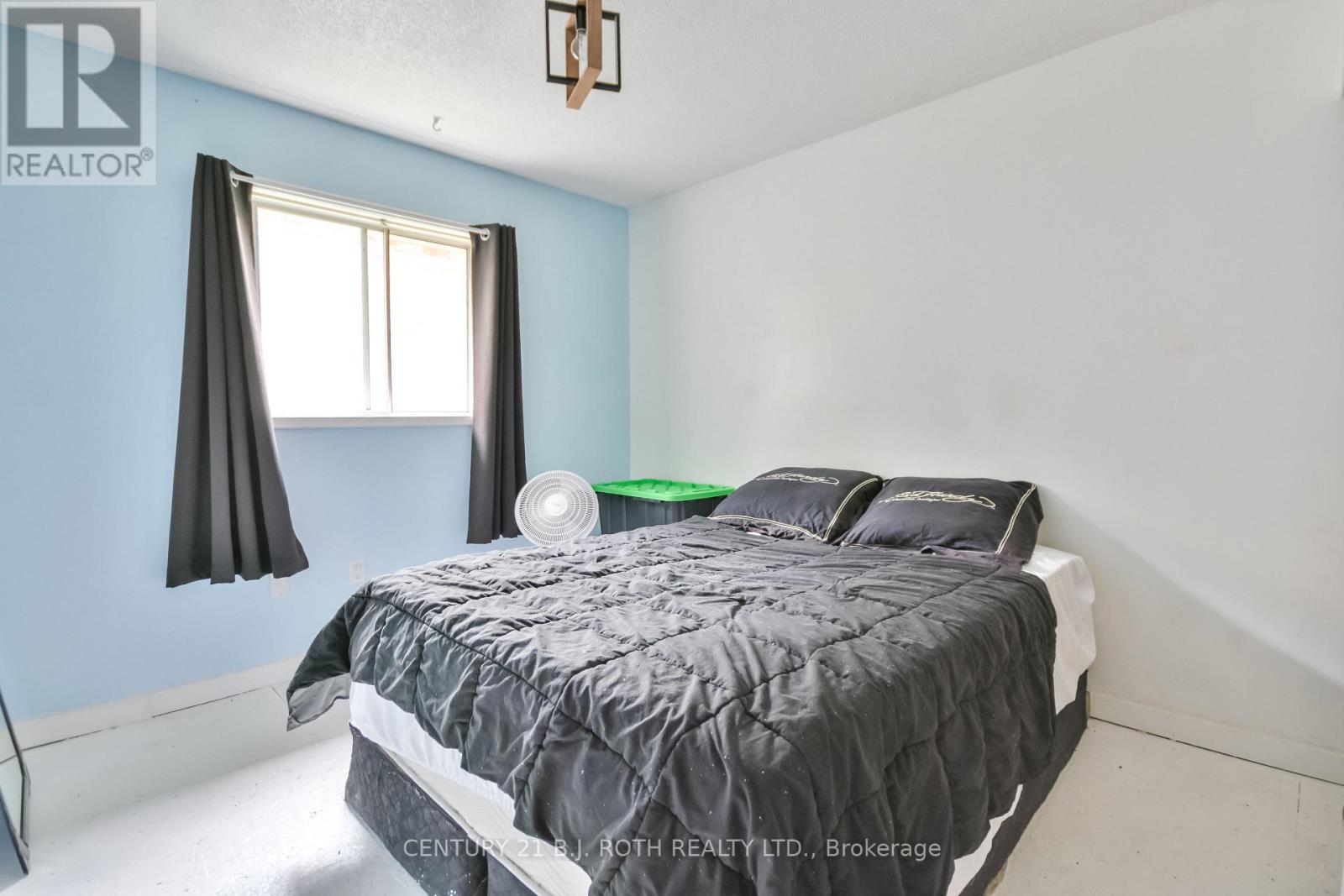 37 Nicholson Drive, Barrie (Ardagh), Ontario  L4N 8L7 - Photo 17 - S12709568