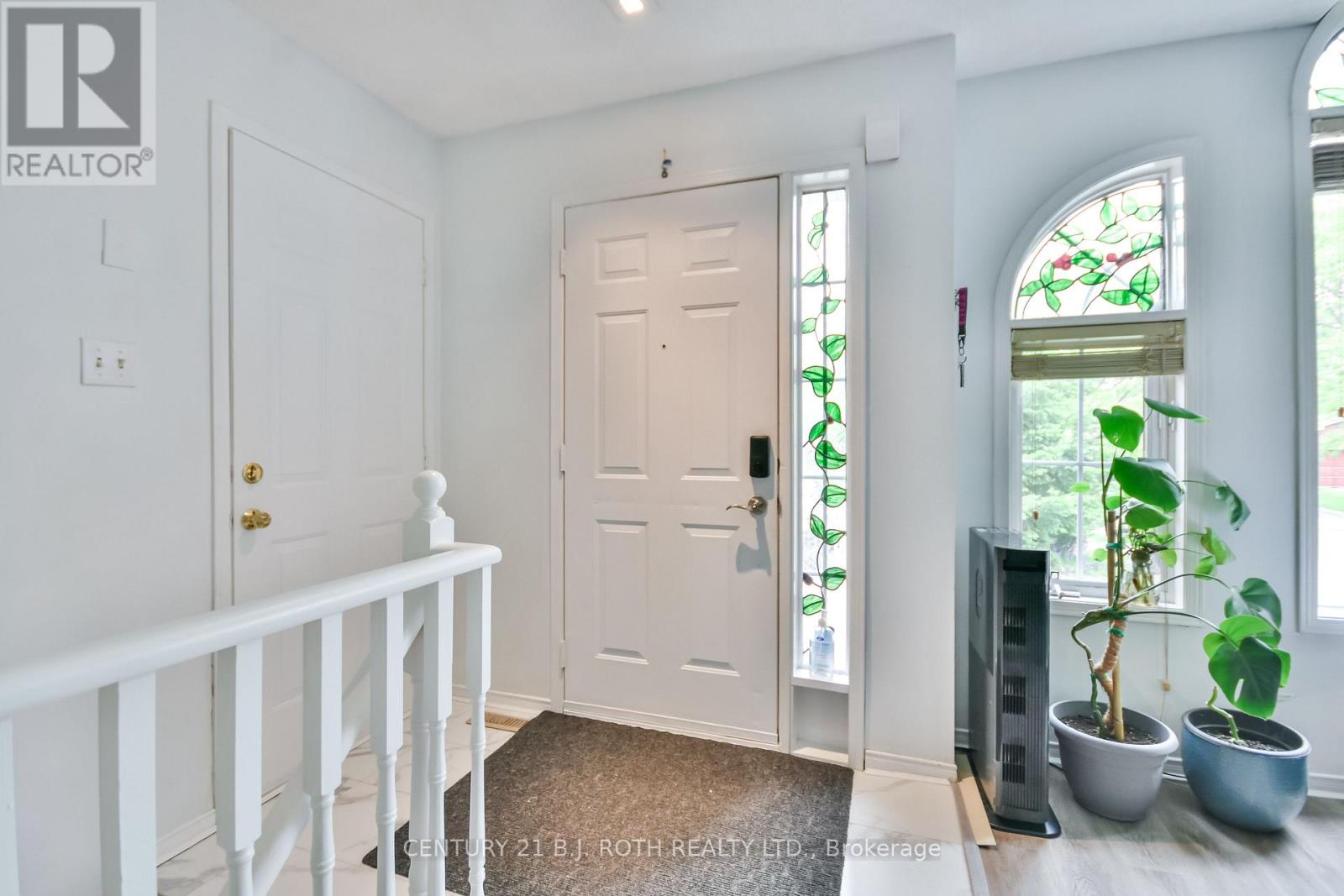 37 Nicholson Drive, Barrie (Ardagh), Ontario  L4N 8L7 - Photo 3 - S12709568