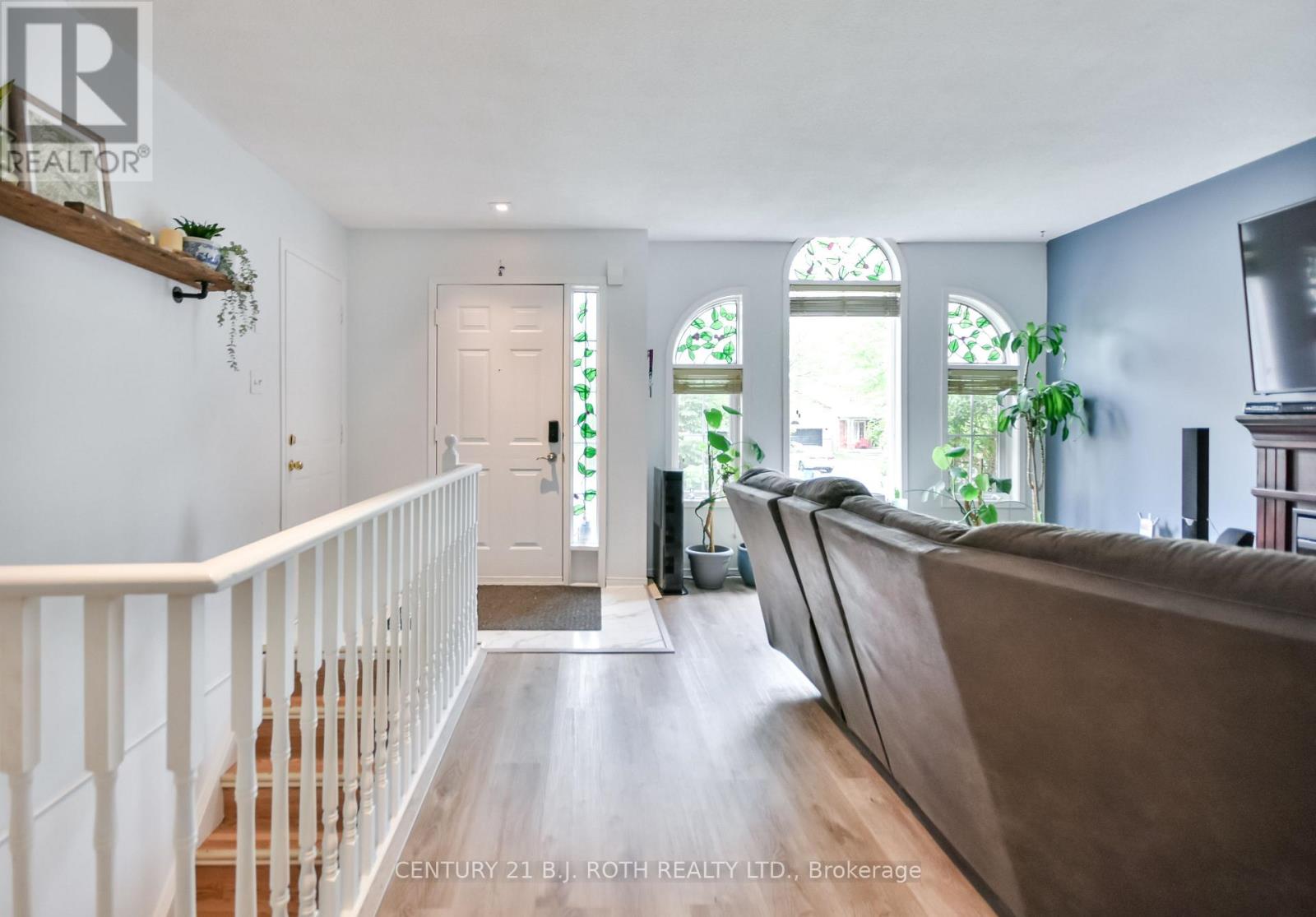 37 Nicholson Drive, Barrie (Ardagh), Ontario  L4N 8L7 - Photo 4 - S12709568