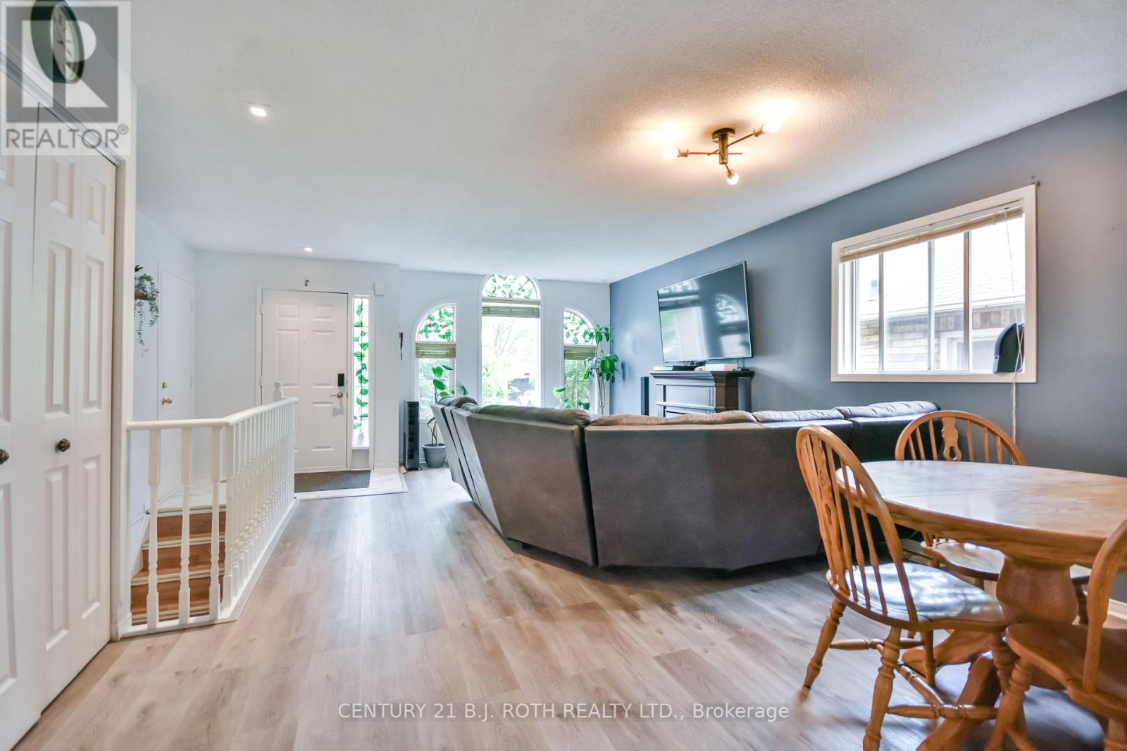 37 Nicholson Drive, Barrie (Ardagh), Ontario  L4N 8L7 - Photo 5 - S12709568