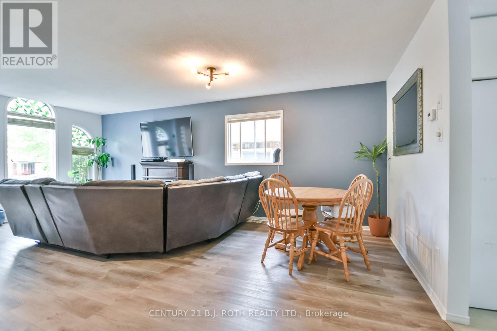 37 Nicholson Drive, Barrie (Ardagh), Ontario  L4N 8L7 - Photo 6 - S12709568