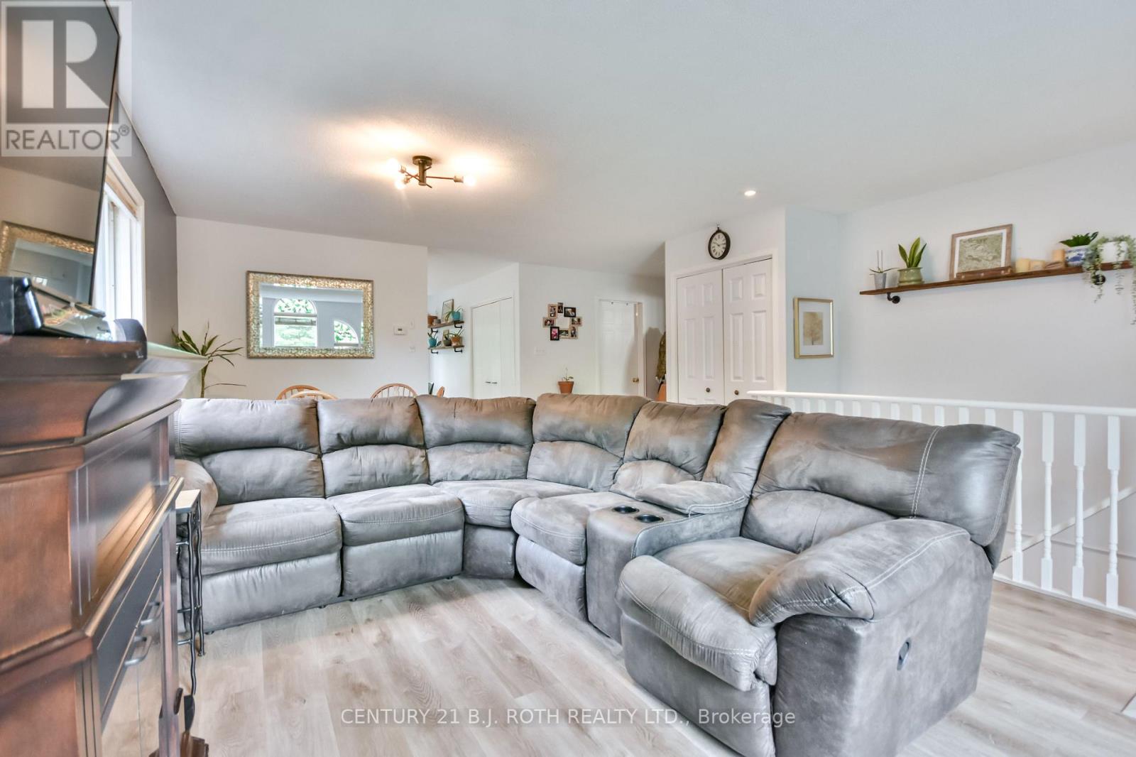 37 Nicholson Drive, Barrie (Ardagh), Ontario  L4N 8L7 - Photo 7 - S12709568