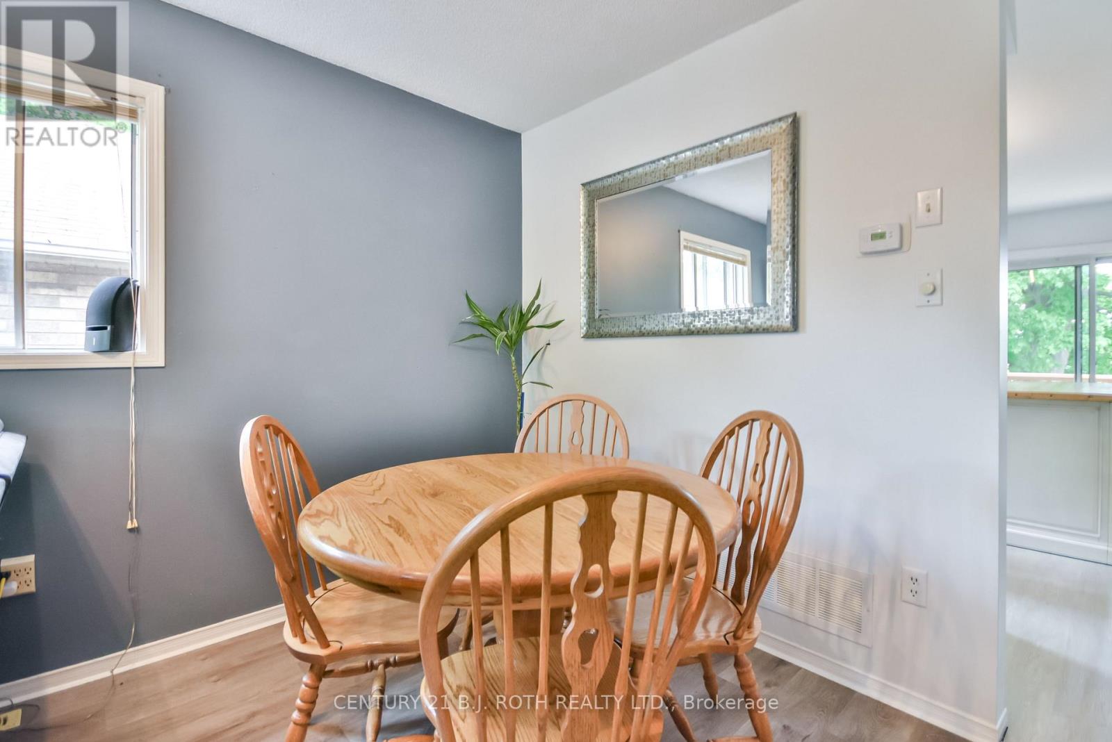 37 Nicholson Drive, Barrie (Ardagh), Ontario  L4N 8L7 - Photo 8 - S12709568