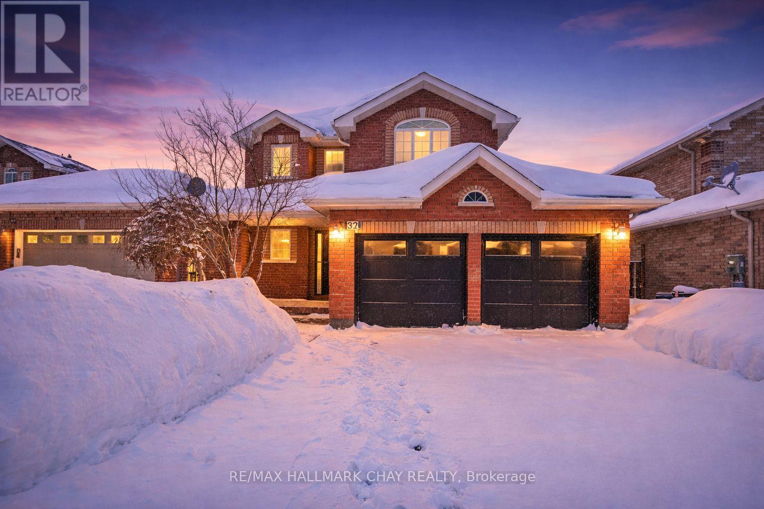 32 Bloom Crescent, Barrie (Ardagh), Ontario  L4N 0S8 - Photo 1 - S12709618