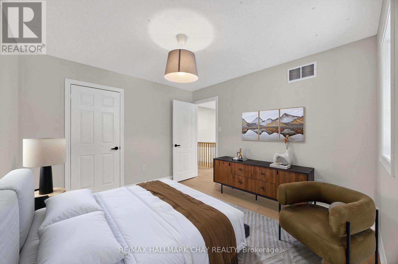 32 Bloom Crescent, Barrie (Ardagh), Ontario  L4N 0S8 - Photo 18 - S12709618