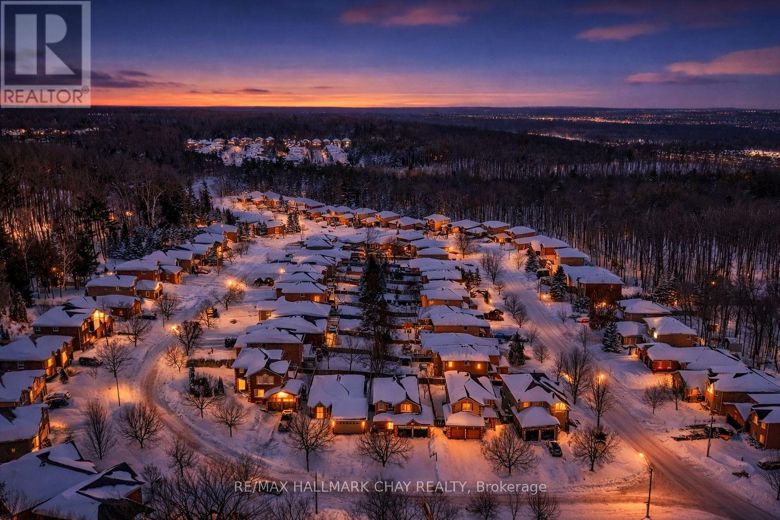 32 Bloom Crescent, Barrie (Ardagh), Ontario  L4N 0S8 - Photo 2 - S12709618