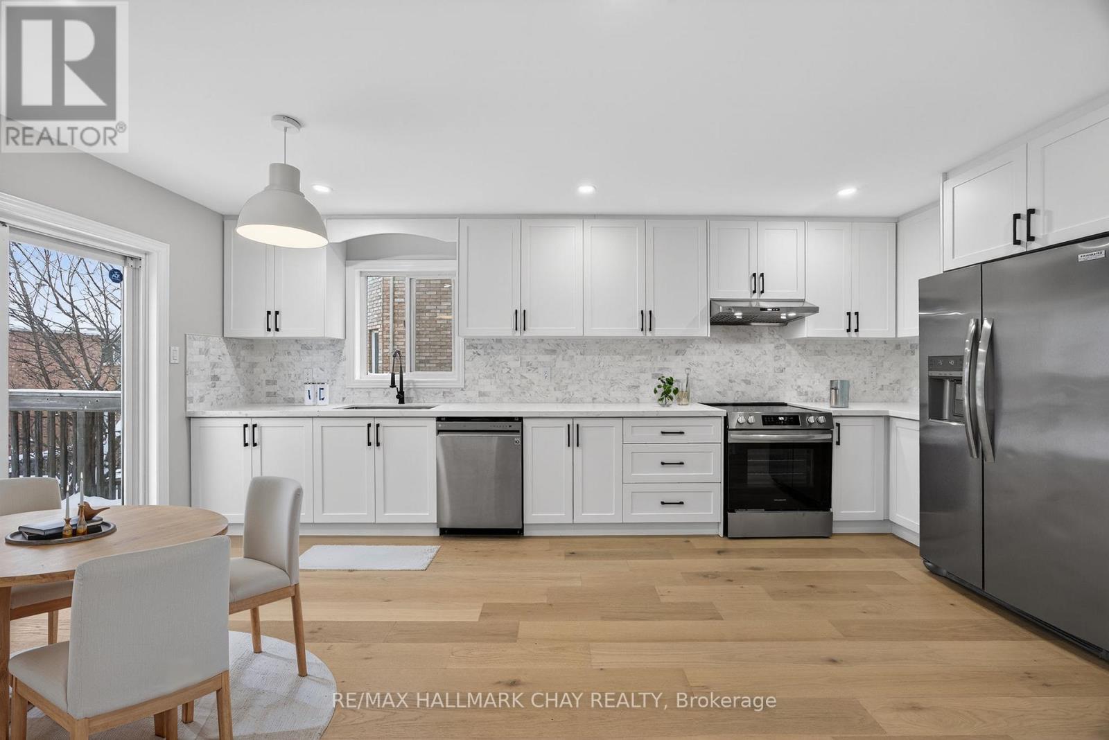 32 Bloom Crescent, Barrie (Ardagh), Ontario  L4N 0S8 - Photo 5 - S12709618