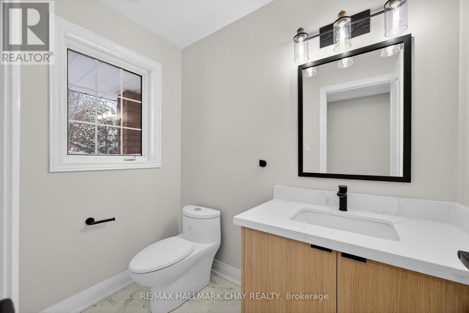 32 Bloom Crescent, Barrie (Ardagh), Ontario  L4N 0S8 - Photo 9 - S12709618