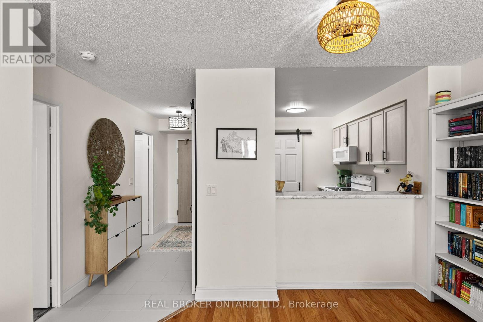 504 - 140 Dunlop Street E, Barrie, Ontario  L4M 6H9 - Photo 3 - S12709672