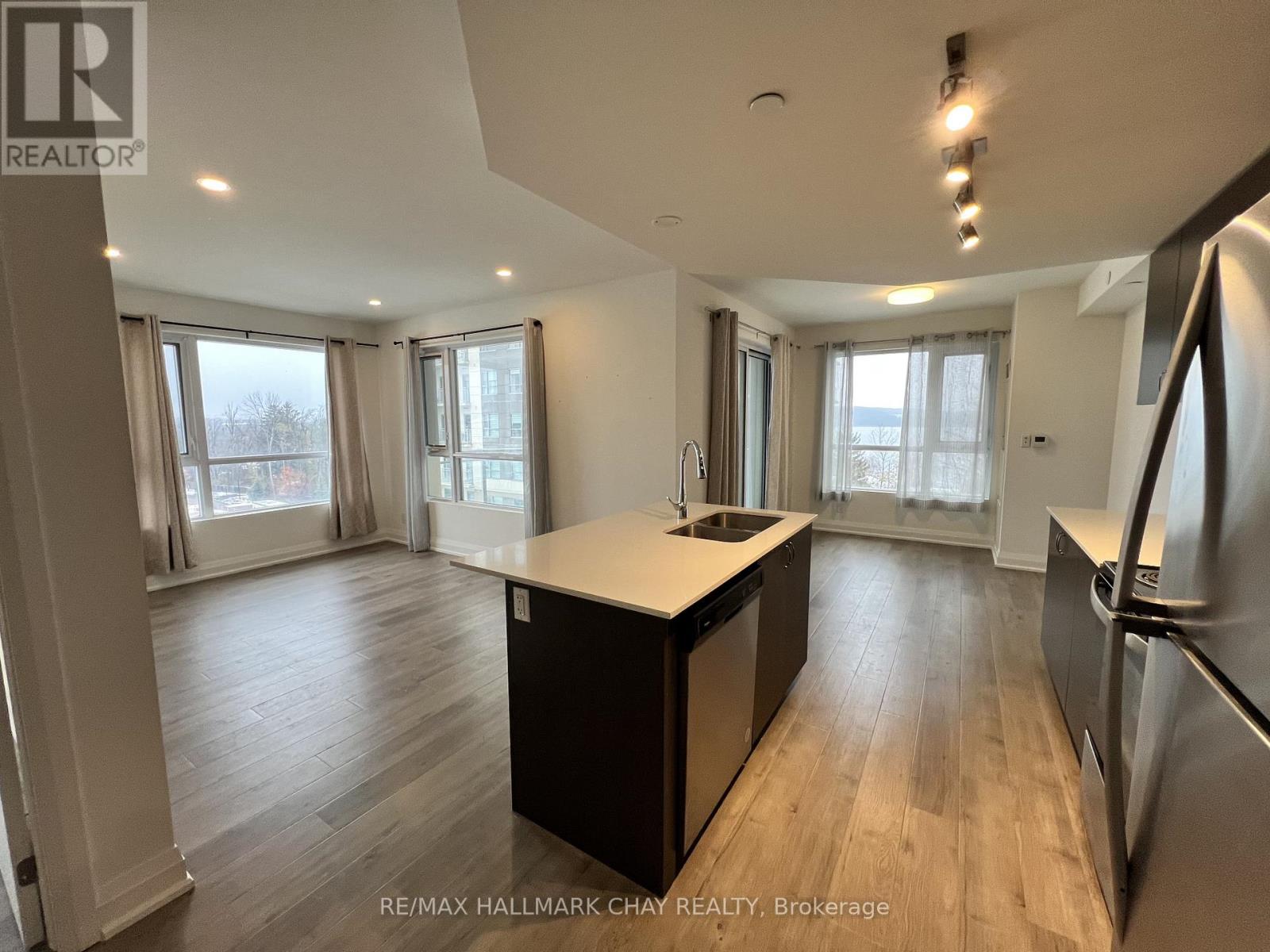 618 - 58 Lakeside Terrace, Barrie, Ontario  L4M 7N9 - Photo 2 - S12709742