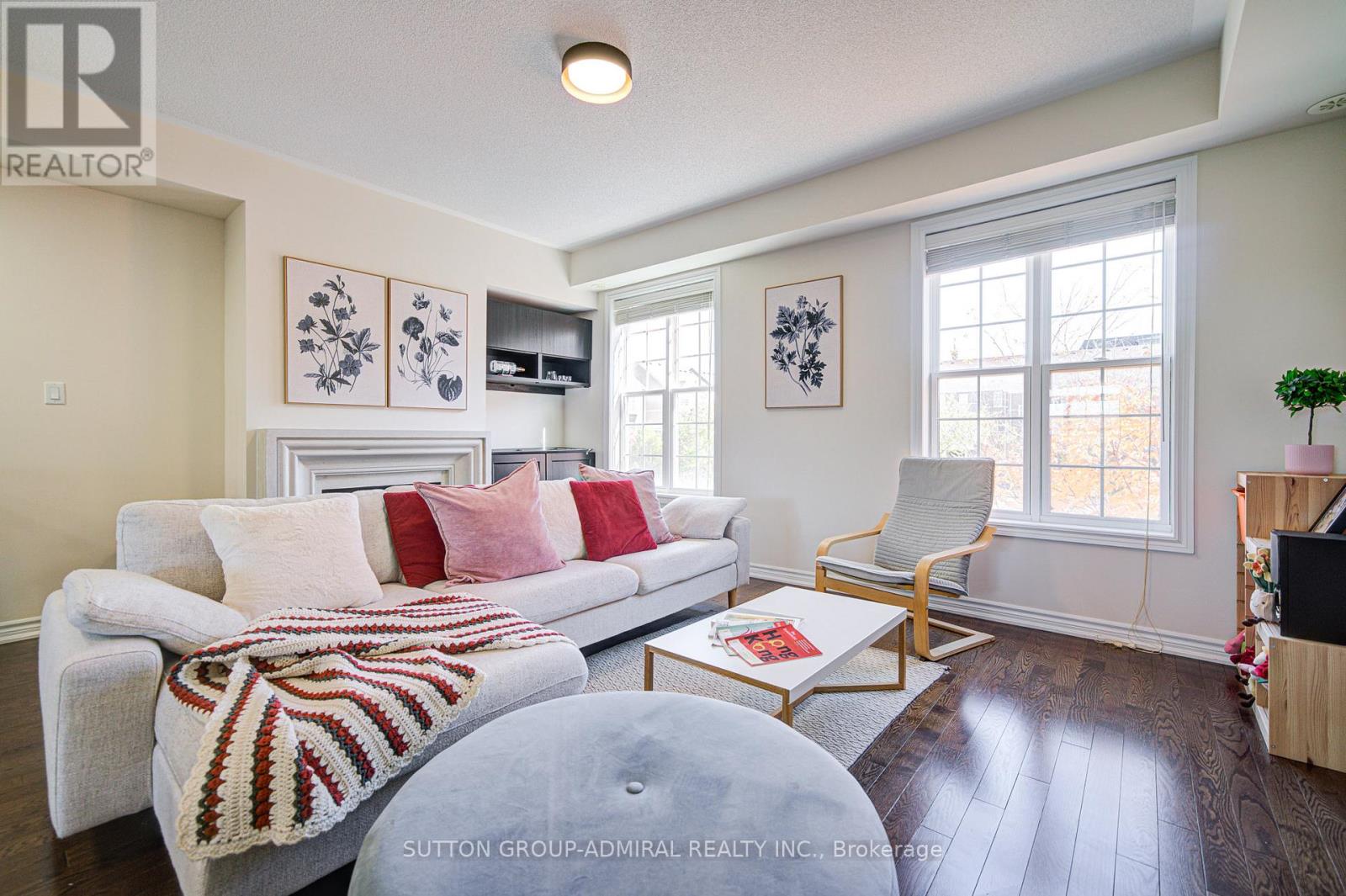 9 Vandaam Lane, Markham, Ontario  L6C 0P1 - Photo 4 - N12708804