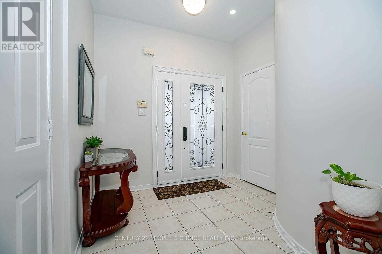 25 Dunure Crescent, Brampton, Ontario  L7A 2Y5 - Photo 2 - W12709594