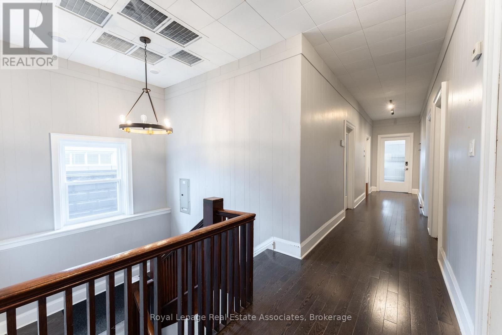 206 - 94 Lakeshore Road E, Mississauga, Ontario  L5G 1E3 - Photo 4 - W12709678