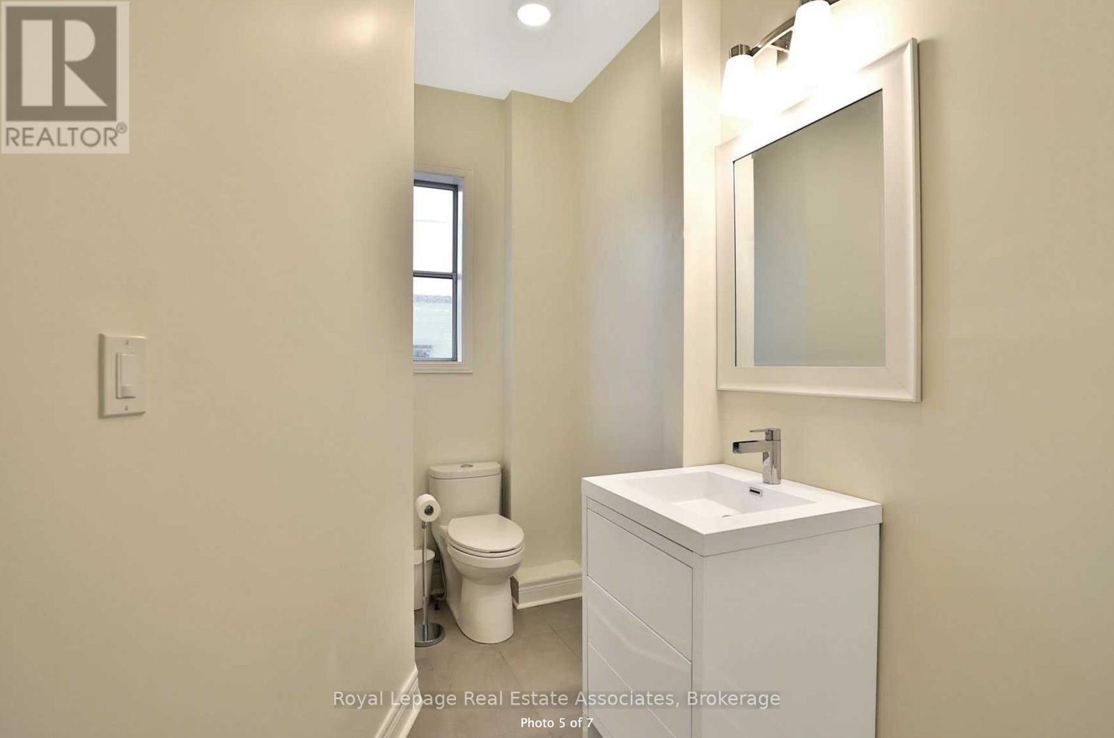 206 - 94 Lakeshore Road E, Mississauga, Ontario  L5G 1E3 - Photo 8 - W12709678