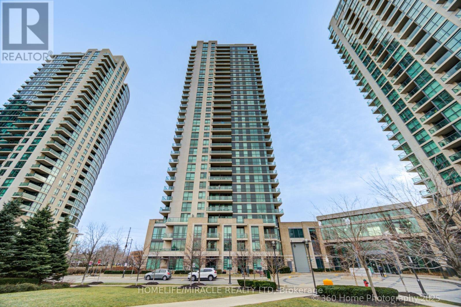 <div class="slider-price">$559,000</div><p>1706 - 225 Sherway Gardens Road, Toronto, Ontario</p>