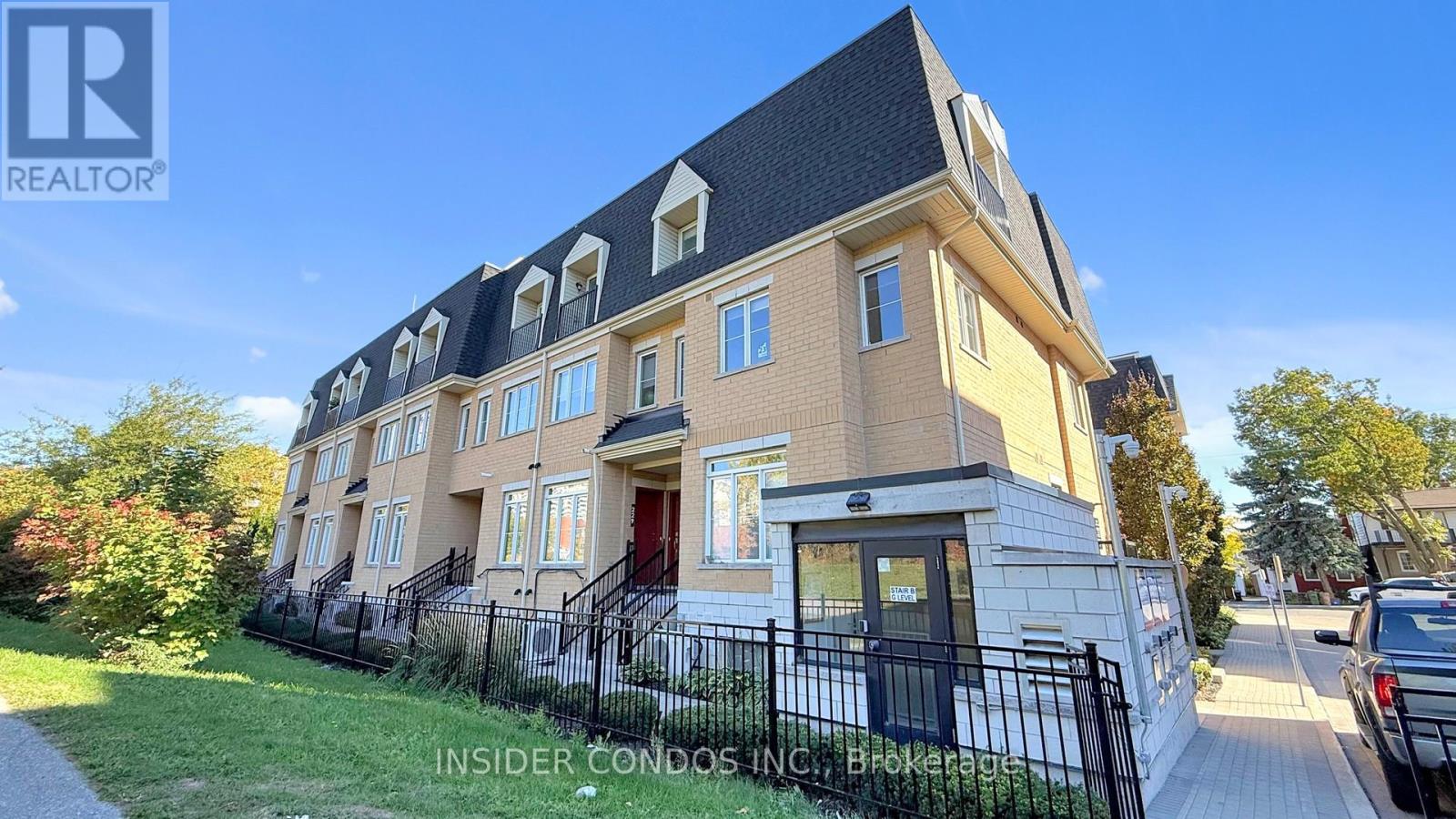 226 - 380 HOPEWELL AVENUE, Toronto, Ontario