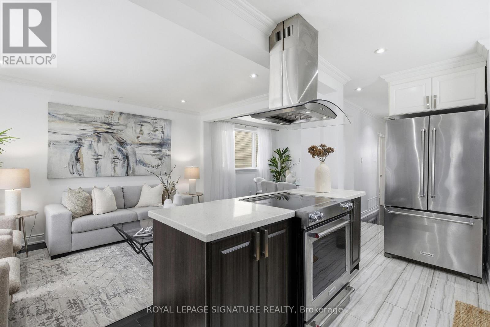 26 Guest Street, Brampton, Ontario  L6W 1T8 - Photo 2 - W12709712