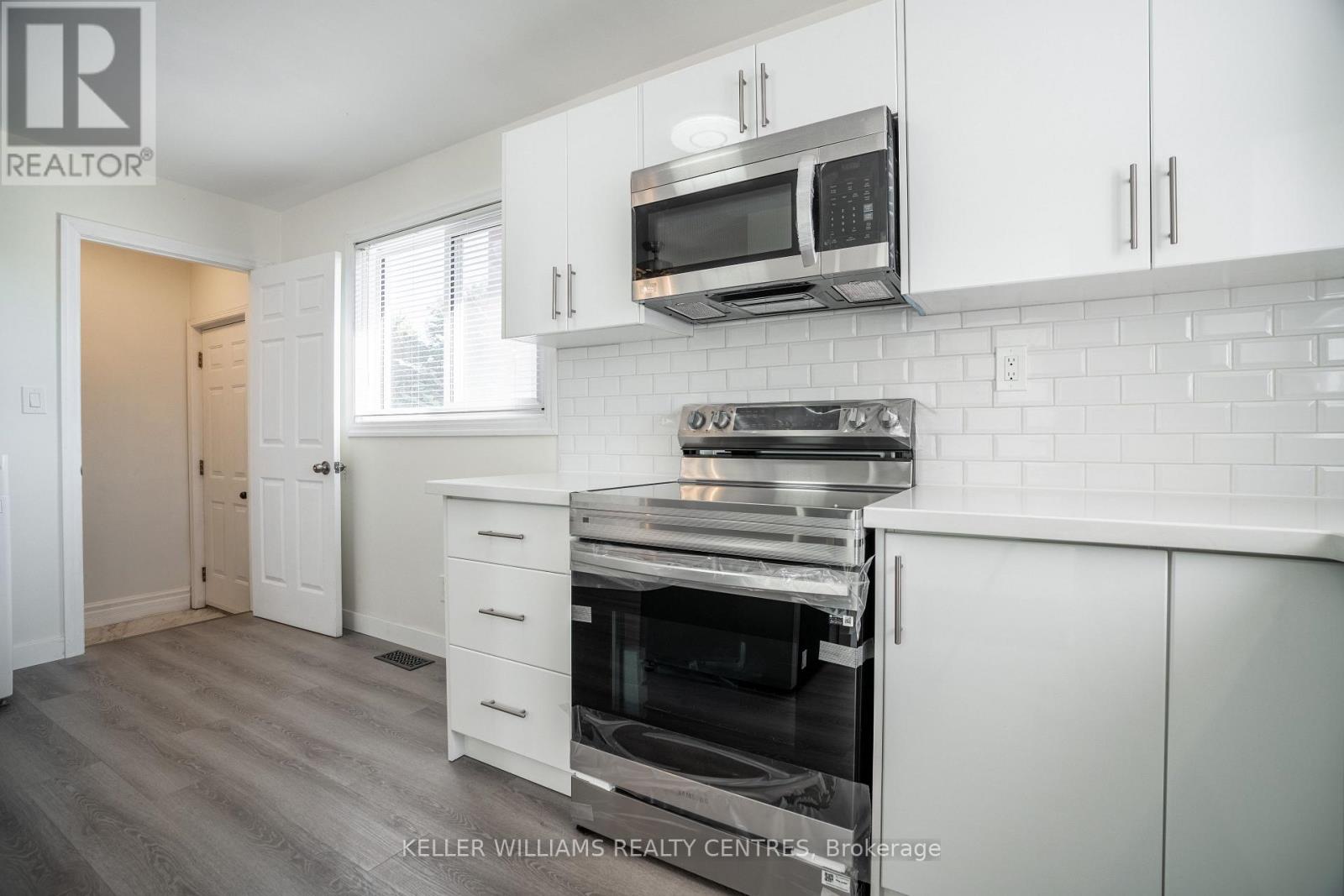 6131 Valley Way, Niagara Falls, Ontario  L2E 1X9 - Photo 2 - X12709664