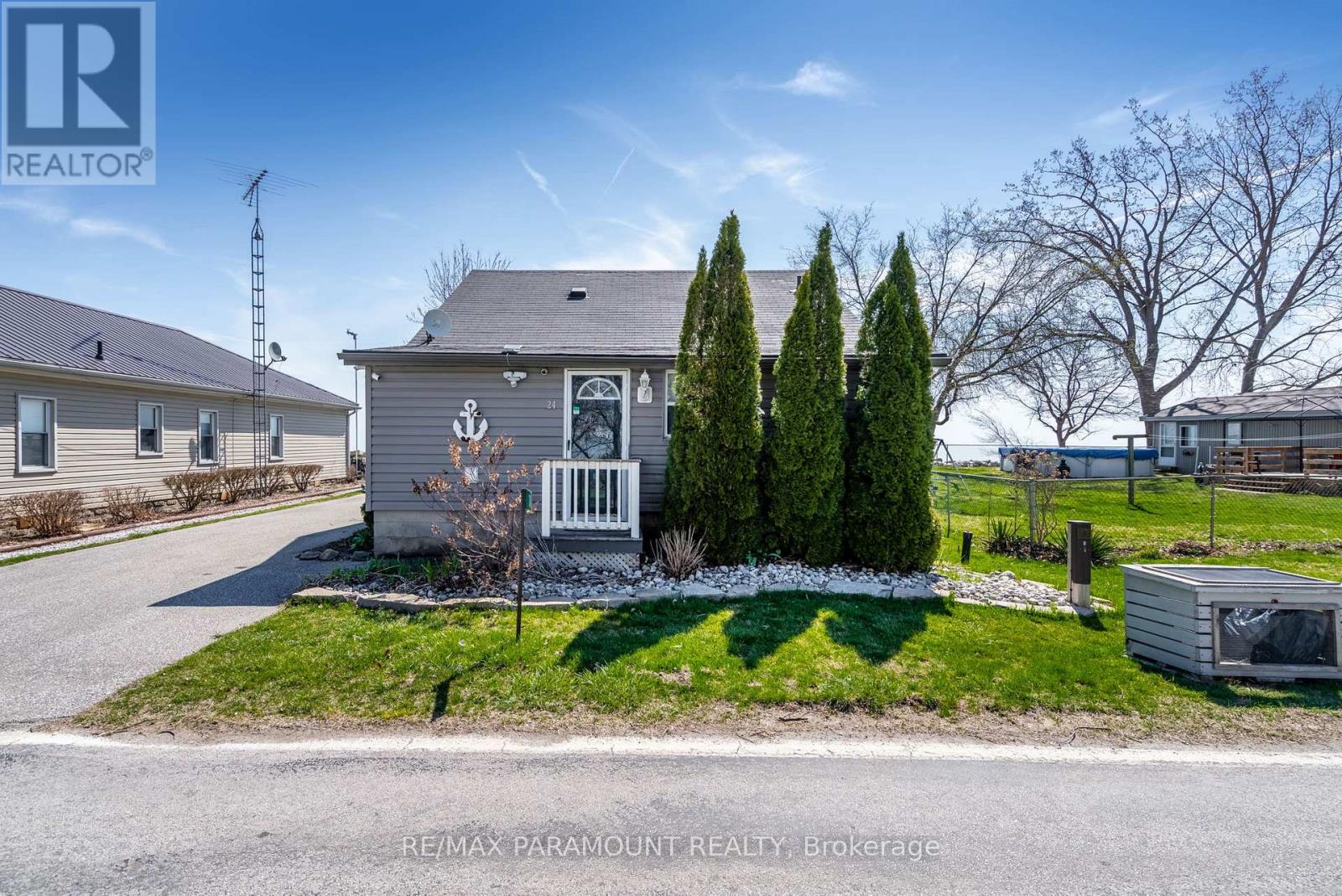24 Pulley Road, Leamington, Ontario  N0P 2P0 - Photo 2 - X12709750