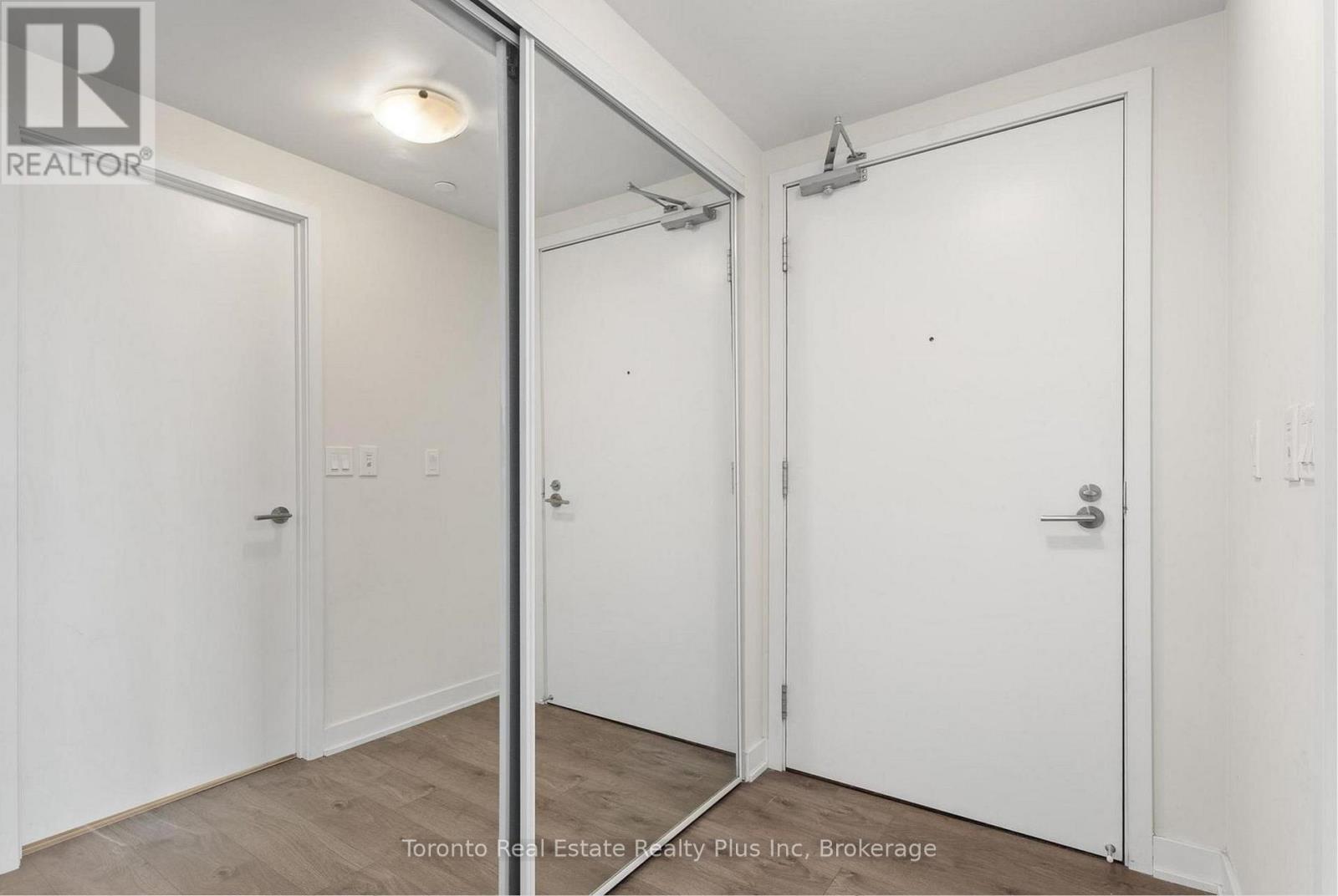 1705 - 2 Sonic Way, Toronto, Ontario  M3C 0P2 - Photo 18 - C12702040