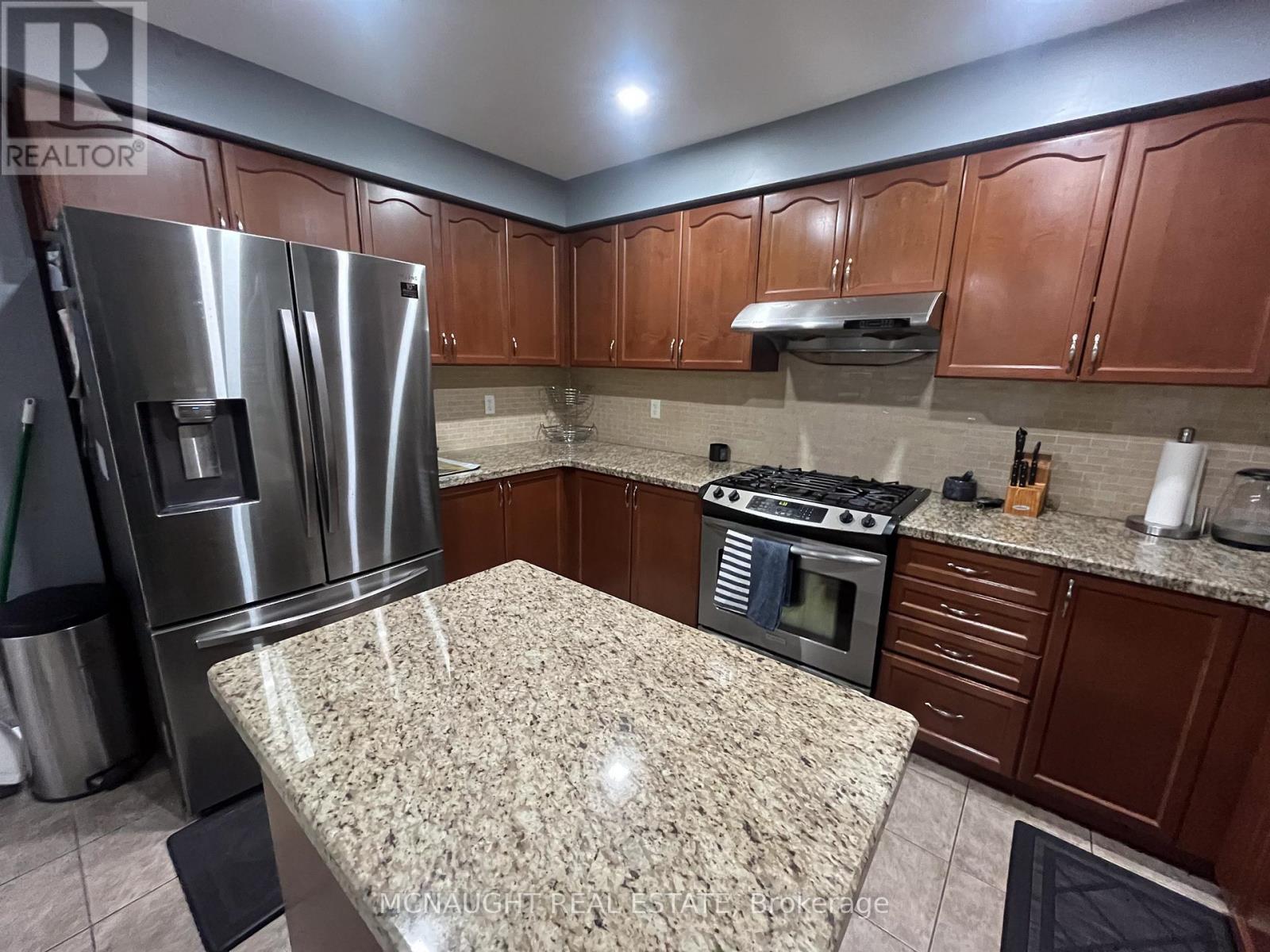 117 Crown Victoria Drive, Brampton, Ontario  L7A 3X9 - Photo 11 - W12707042