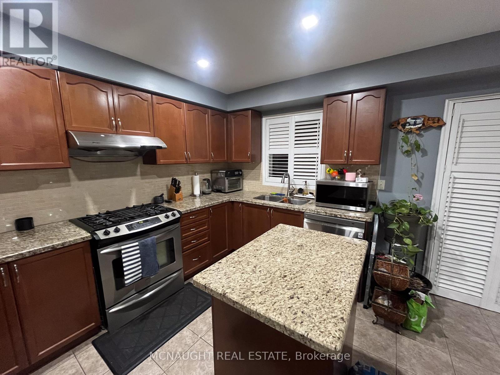 117 Crown Victoria Drive, Brampton, Ontario  L7A 3X9 - Photo 12 - W12707042