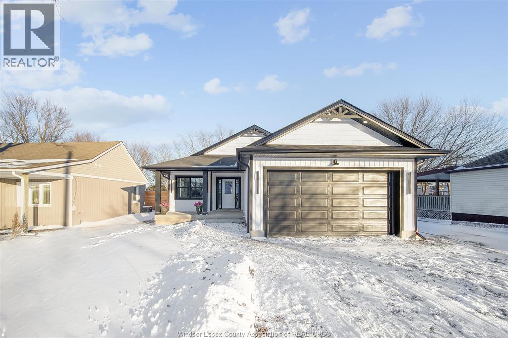 MLS# 26001244: 256 EAST PUCE ROAD, Lakeshore, Canada