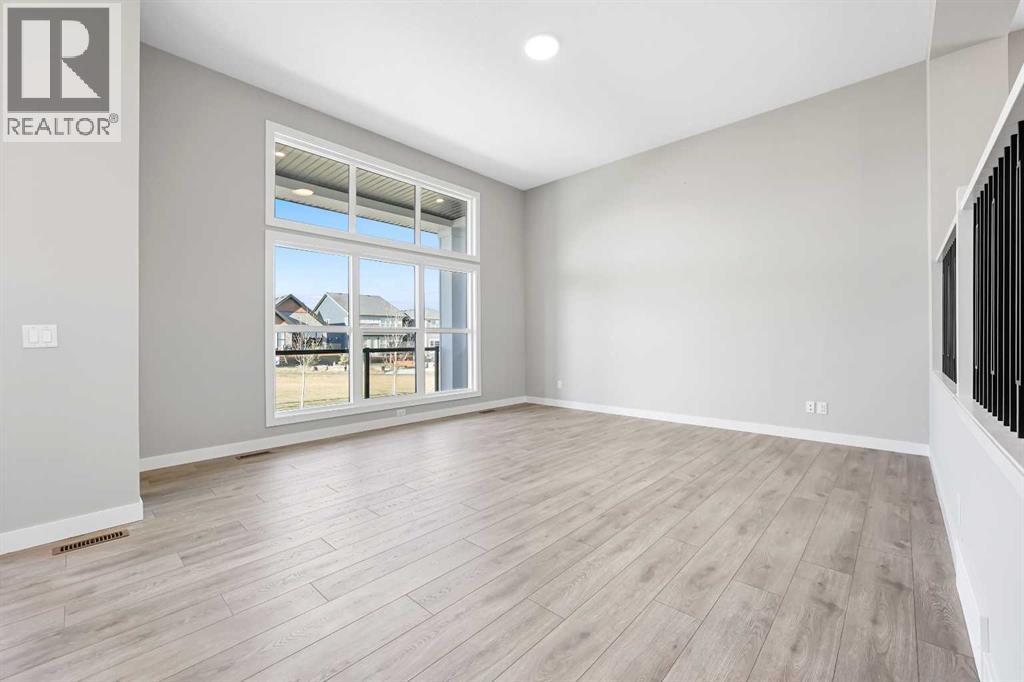 112 Mitchell  Nw, Calgary, Alberta  T3R 2G2 - Photo 4 - A2280208