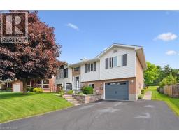 17 KEATING DR, Elora, Ontario