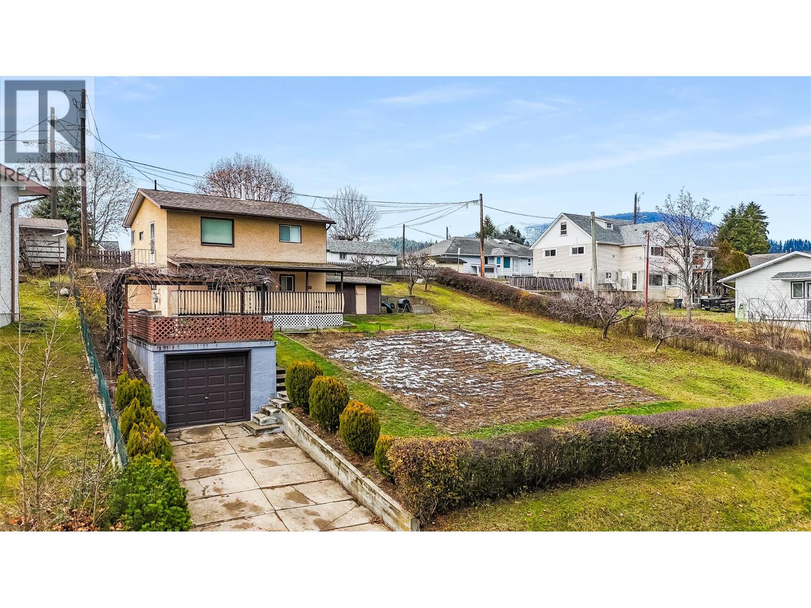 206 6th Avenue, castlegar, British Columbia