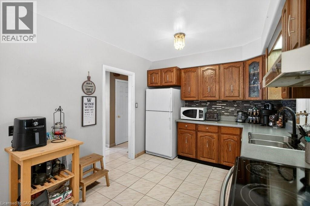 426 East 37th Street, Hamilton, Ontario  L8V 4B8 - Photo 11 - 40792399