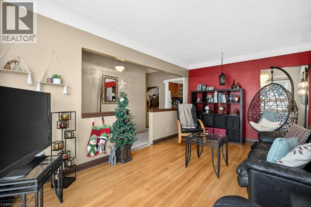 426 East 37th Street, Hamilton, Ontario  L8V 4B8 - Photo 5 - 40792399