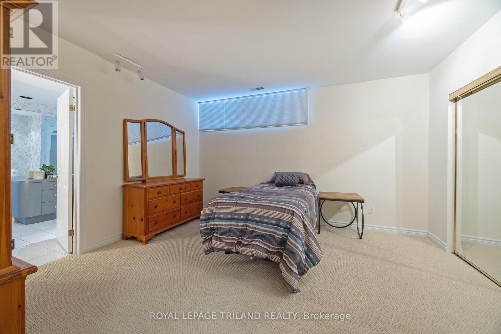 90 Longview Court, London South, Ontario  N6K 4J1 - Photo 38 - X12709802