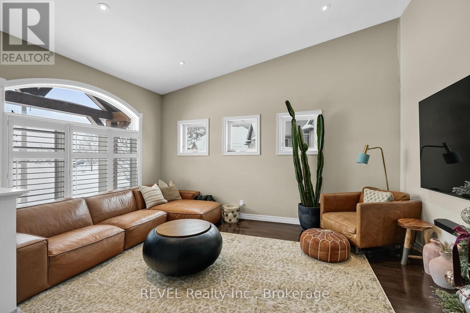 9069 Tapestry Court, Niagara Falls, Ontario  L2H 0E1 - Photo 4 - X12709868