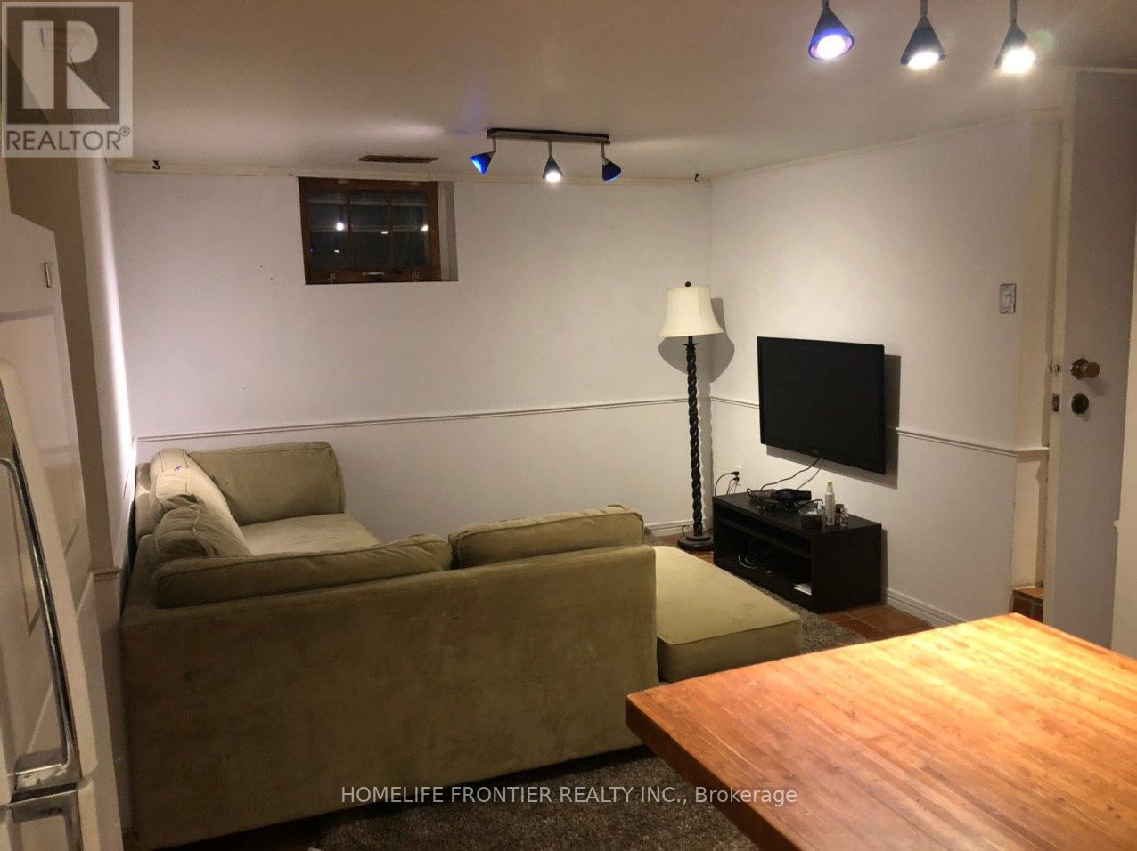 205 Burnett Avenue, Toronto, Ontario  M2N 1V7 - Photo 3 - C12650250