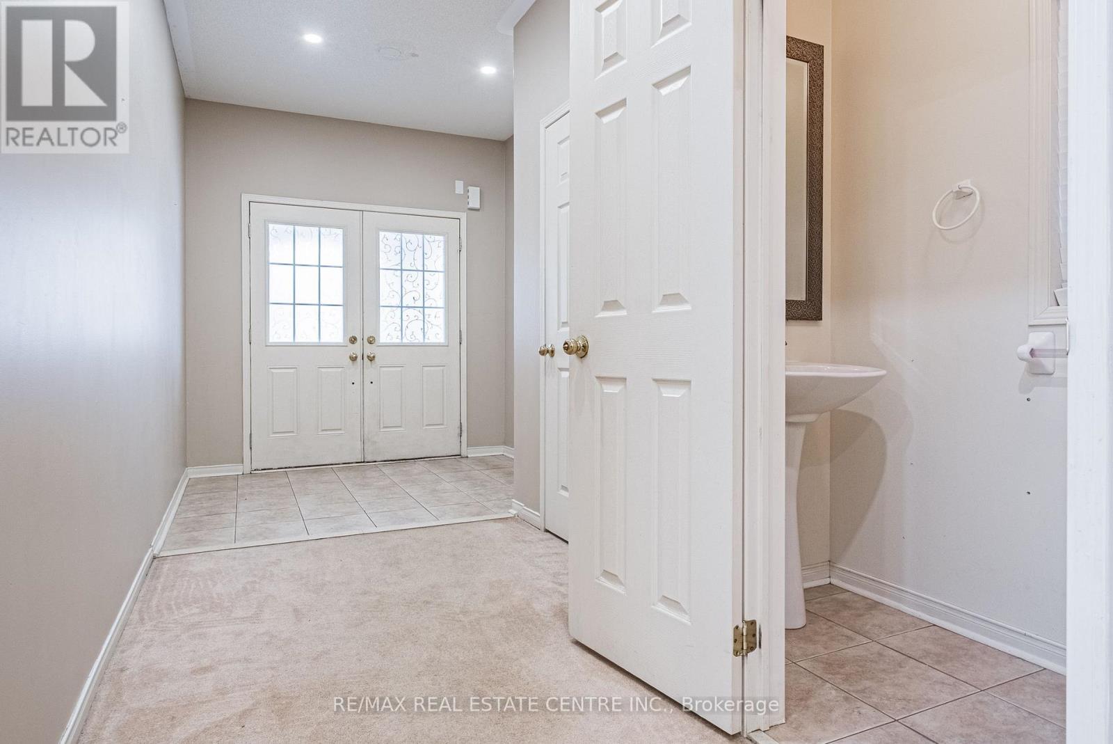 781 Shanks Heights, Milton, Ontario  L9T 7P8 - Photo 4 - W12560994