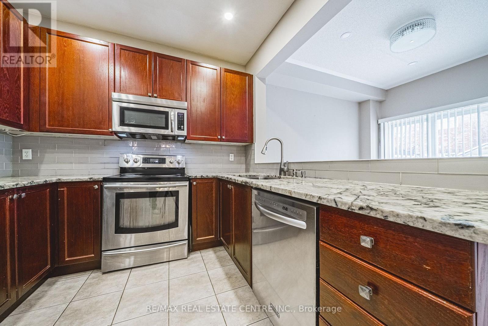 781 Shanks Heights, Milton, Ontario  L9T 7P8 - Photo 7 - W12560994