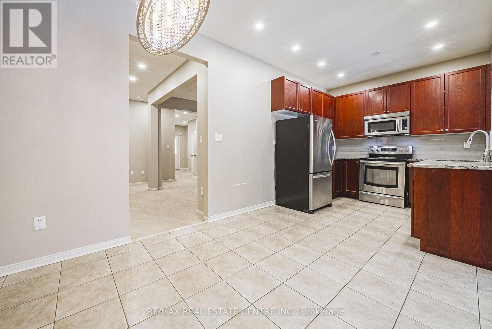 781 Shanks Heights, Milton, Ontario  L9T 7P8 - Photo 8 - W12560994