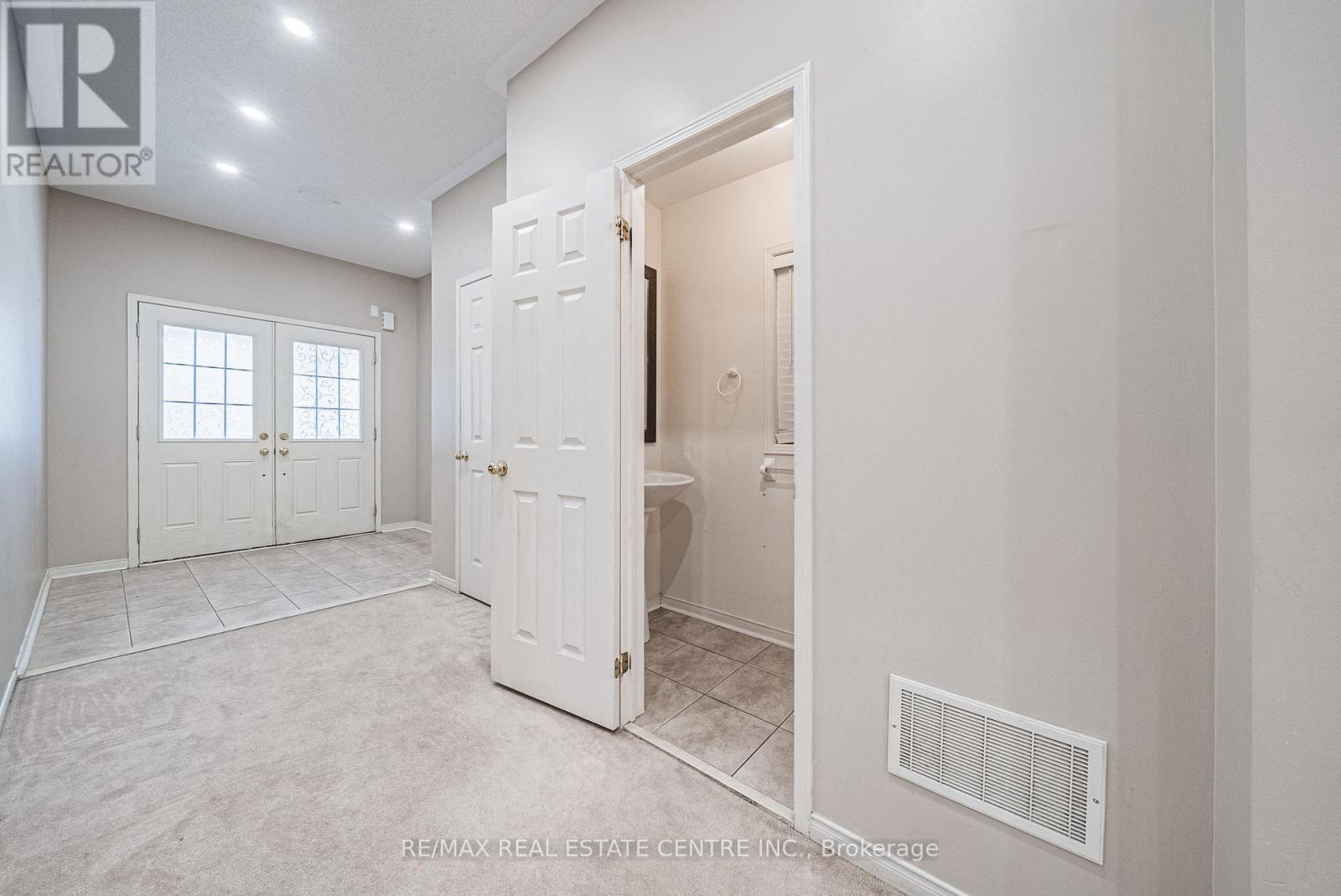 781 Shanks Heights, Milton, Ontario  L9T 7P8 - Photo 5 - W12560994