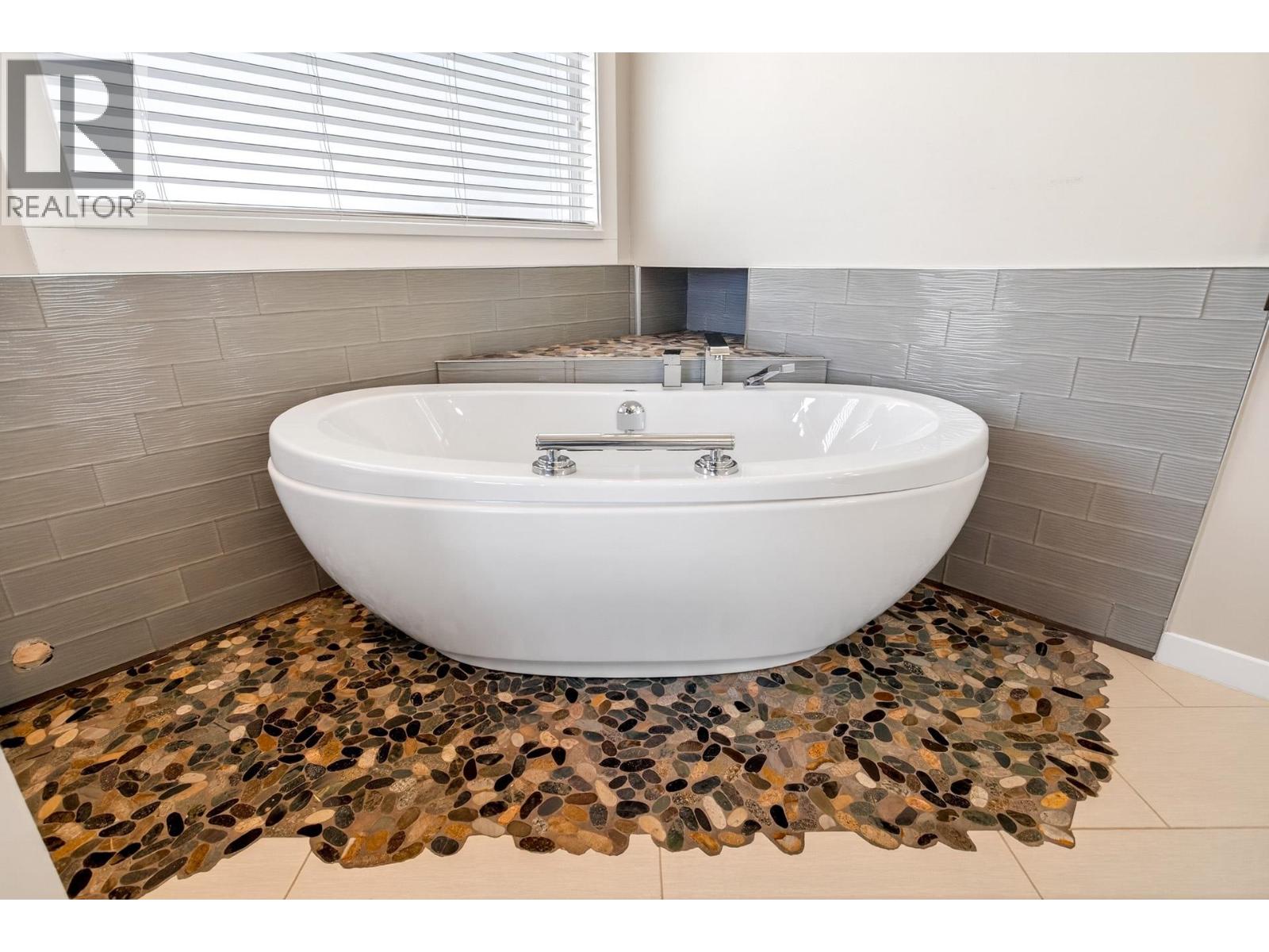 1238 Benneck Way, Port Coquitlam, British Columbia  V3C 5Y9 - Photo 25 - R3080612