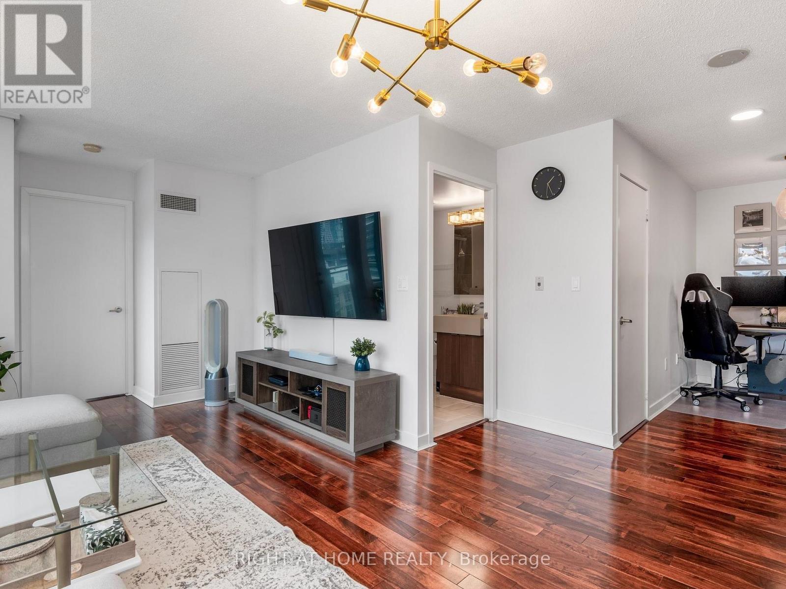 1706 - 11 Brunel Court, Toronto, Ontario  M5V 3Y3 - Photo 15 - C12709796