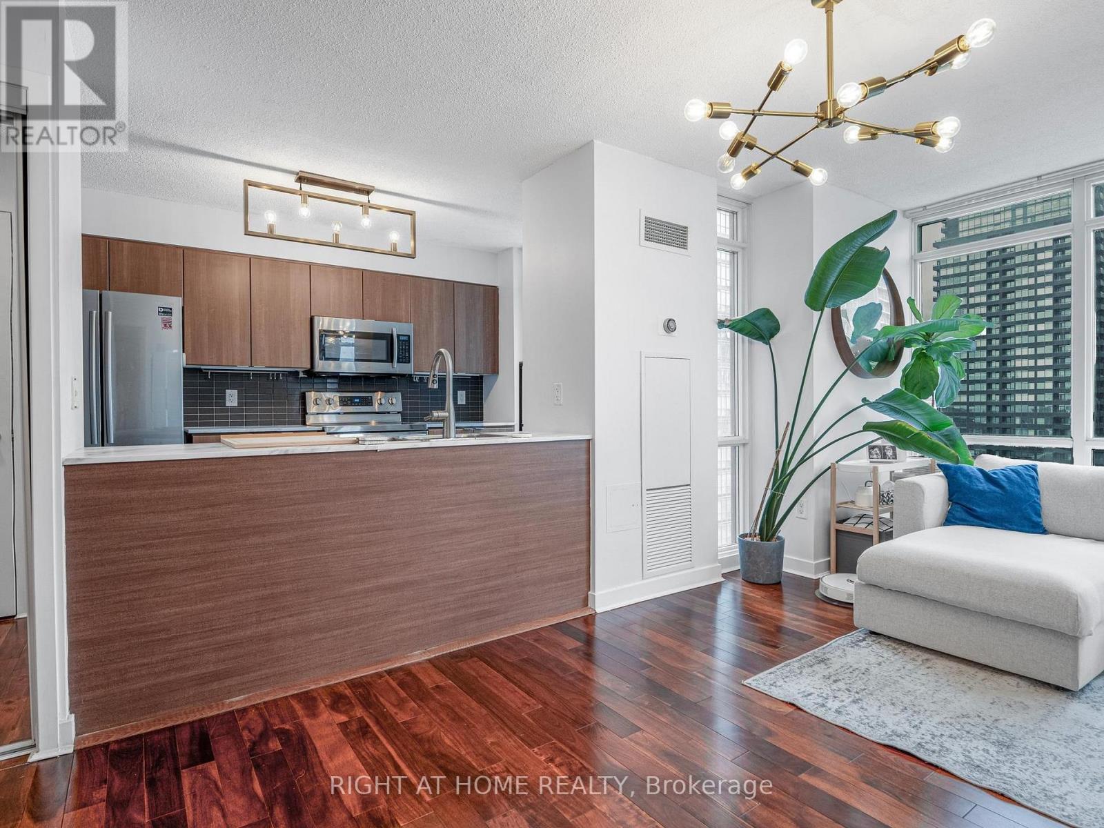 1706 - 11 Brunel Court, Toronto, Ontario  M5V 3Y3 - Photo 16 - C12709796