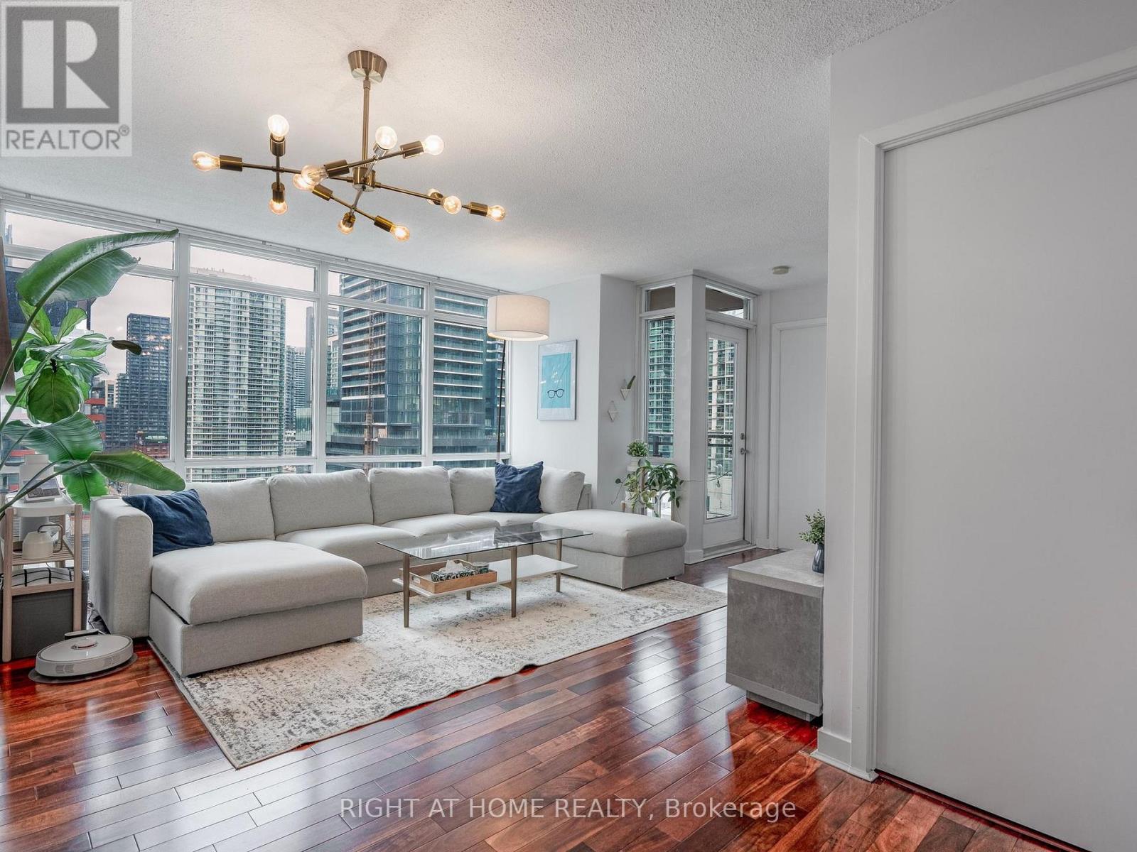 1706 - 11 Brunel Court, Toronto, Ontario  M5V 3Y3 - Photo 2 - C12709796